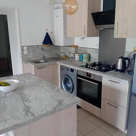 Superbe Appartement T2 Cuers Exterior foto