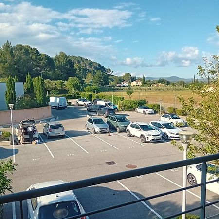 Superbe Appartement T2 Cuers Exterior foto