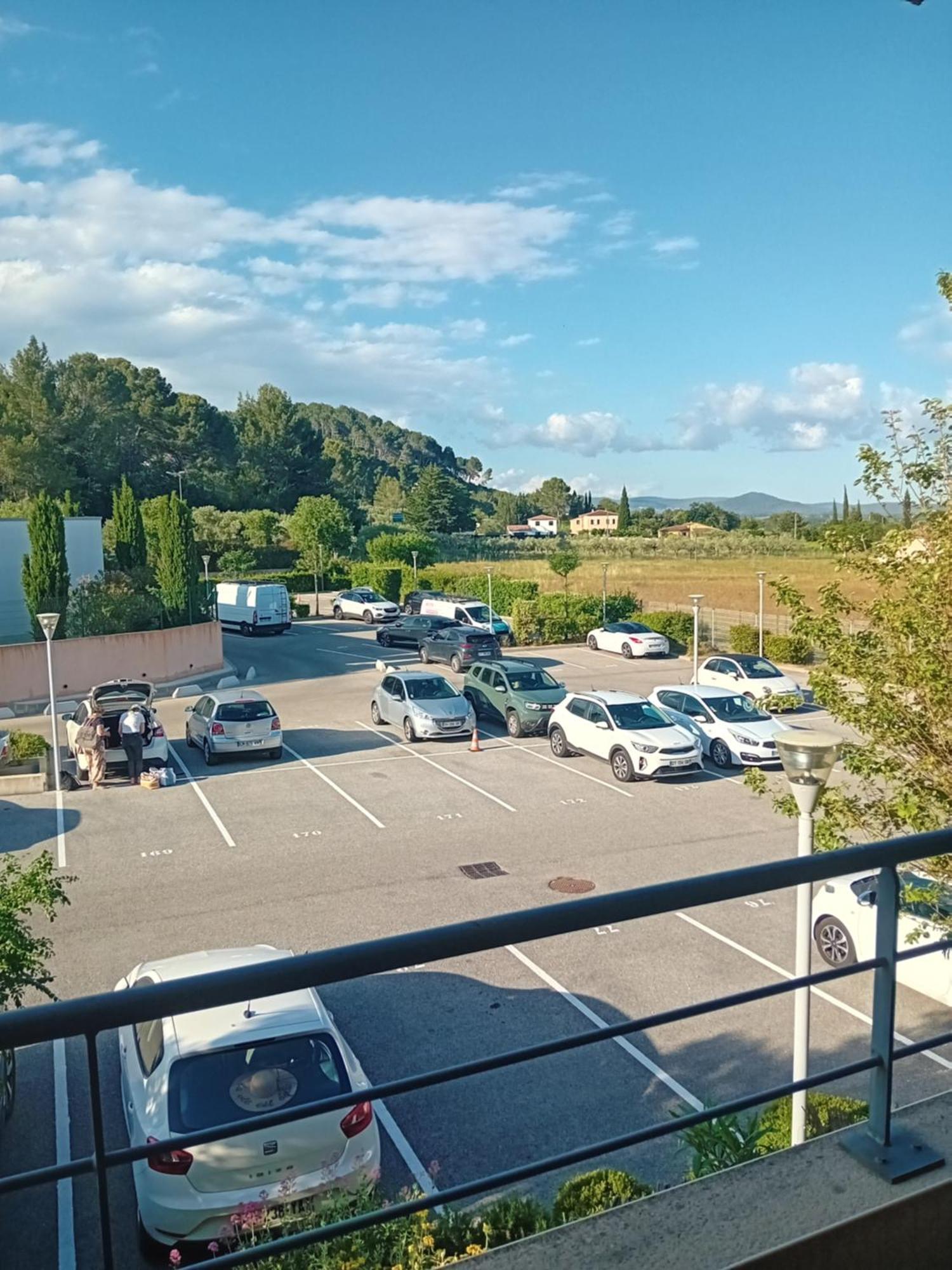 Superbe Appartement T2 Cuers Exterior foto